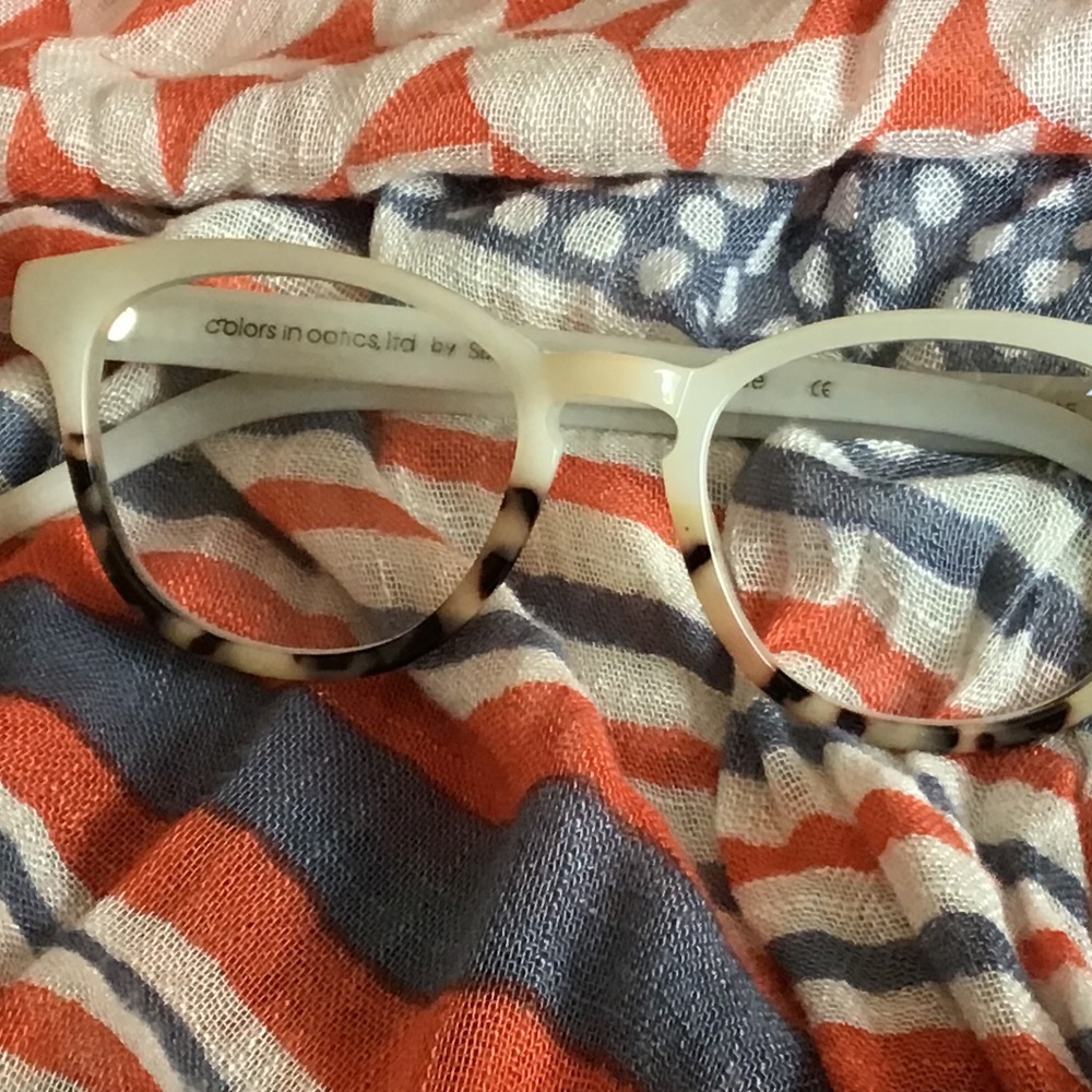 Colors in optics readers 1.50 like new. Love ❤️